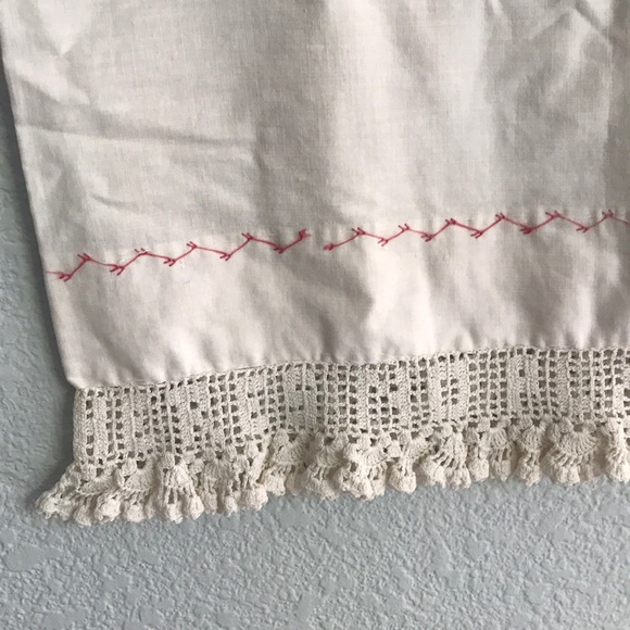 Hand embroidered white pillow case w crochet trim - Picture 3 of 8